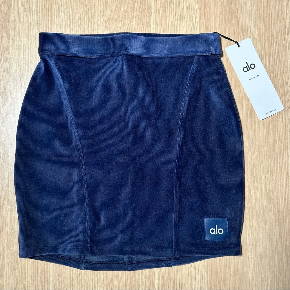*NWT Alo Yoga Micro Corduroy Winter Break Mini Skirt in navy